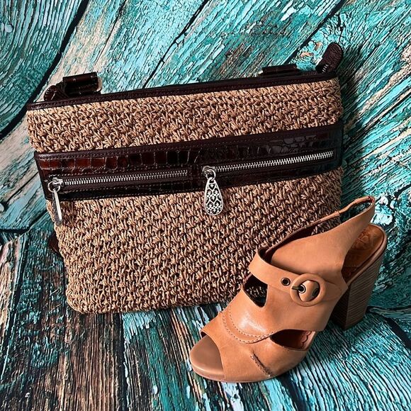 Brighten handbag tan straw weave with mock patent leather trim - Picture 1 of 7